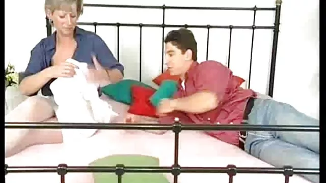 ممتاز :  اثنين طلب كود جنس كلاسيكي مترجم التفعيل المشي مع المظلات من لعق المهبل في غرفة النوم الكبار أفلام سكس 